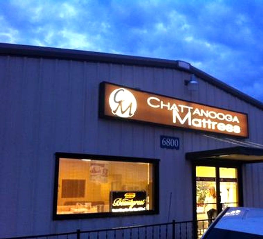 The Chattanooga Mattress & Futon storefront on Ringgold Road in East Ridge at dusk